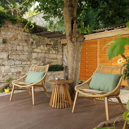 Апартаменты Old Town Nona - Balcony, Garden And Free Parking Пула
