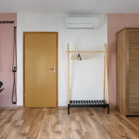 Old Town Nona Apartment With Balcony, Garden & Free Parking Apartament Pula