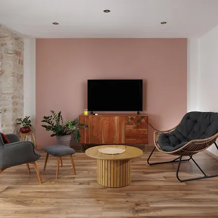 Old Town Nona Apartment With Balcony, Garden & Free Parking Apartament *