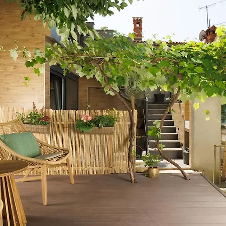 Old Town Nona Apartment With Balcony, Garden & Free Parking Apartament