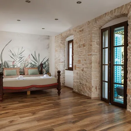 Old Town Nona Apartment With Balcony, Garden & Free Parking Apartament Pula